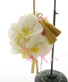 他の写真1: 造花オーダーメイドブーケ　和装用ボールブーケ（コチョウラン＆マム）