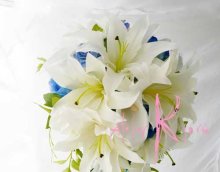他の写真1: 造花オーダーメイドブーケ キャスケード・ブトニア・ヘッドパーツ（Ｗカサブランカ＆カラー＆ブルーローズ）