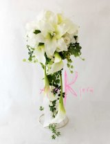 画像: 造花カサブランカとカラー　キャスケードブーケ・ブトニア・ヘッドパーツセット